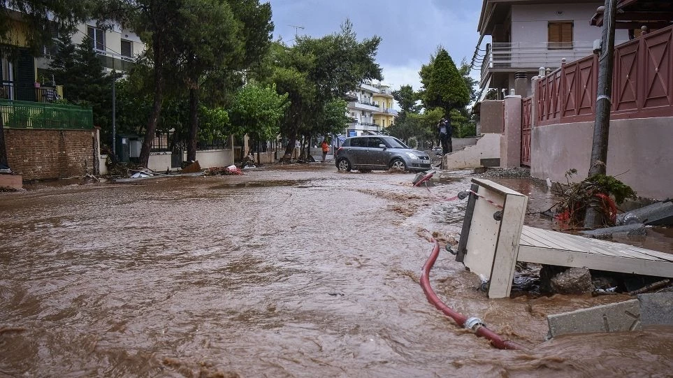 Πενήντα σπίτια πλημμύρισαν σε Μάνδρα και Μαγούλα σε λιγότερο από μια ώρα